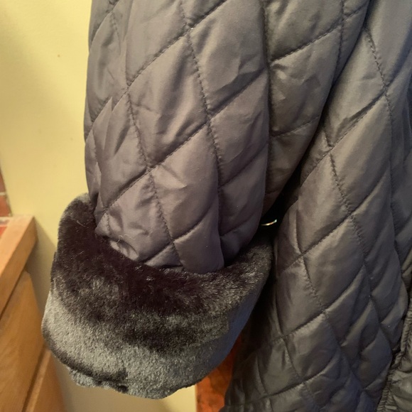 Dennis Basso, NEW WITH TAGS, REVERSIBLE Diamond Quilted, water resistant. - Picture 7 of 10